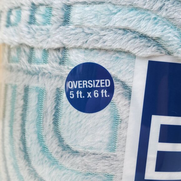 The Big One Supersoft Plush Throw 5' x 6' Line Carve Pattern Oversized Cozy Soft - Picture 6 of 10